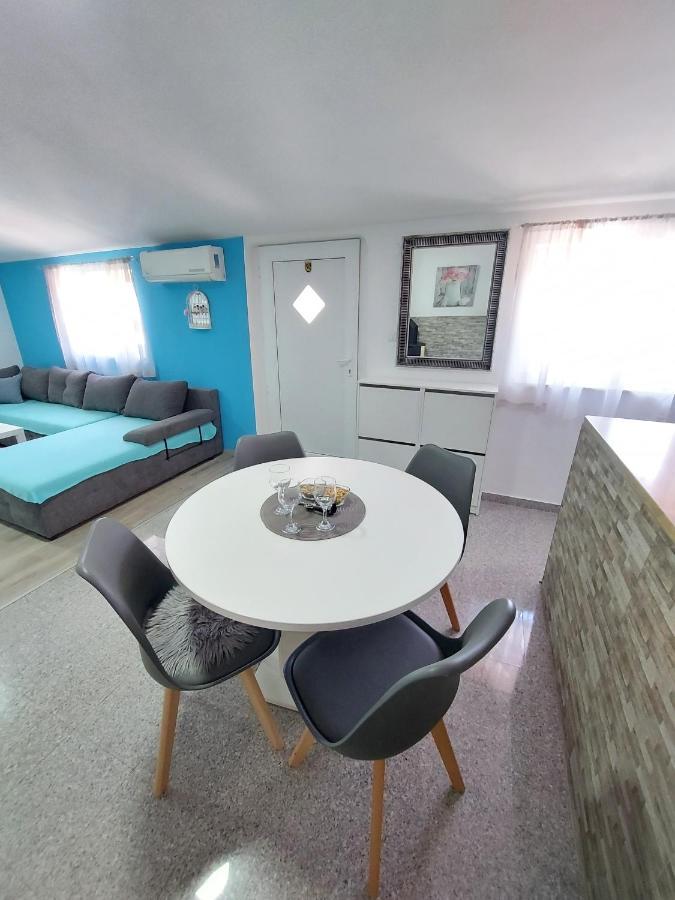 Ana Apartment Stinjan