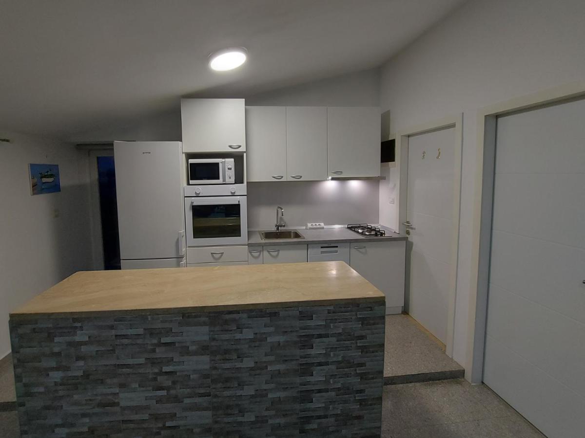 Ana Apartment Stinjan